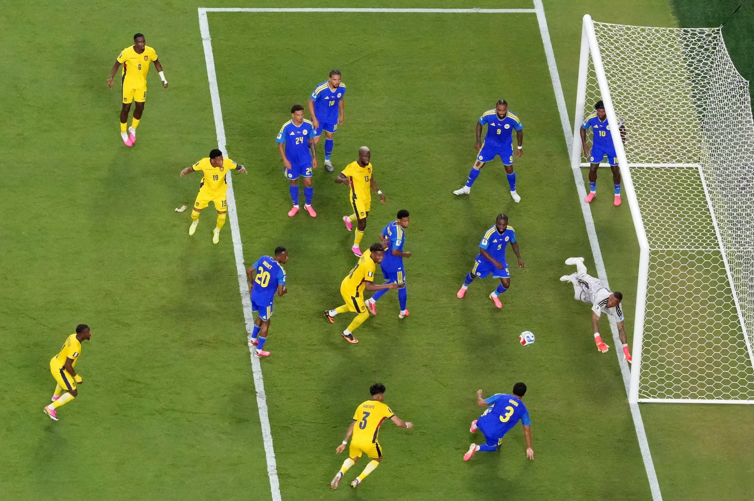 Curacao's Eloy Room males yet another save!