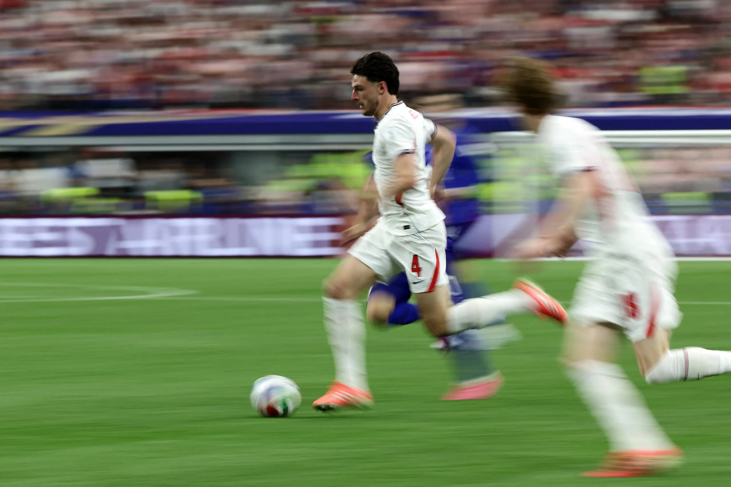 Declan Rice runs with the ball against Croatia