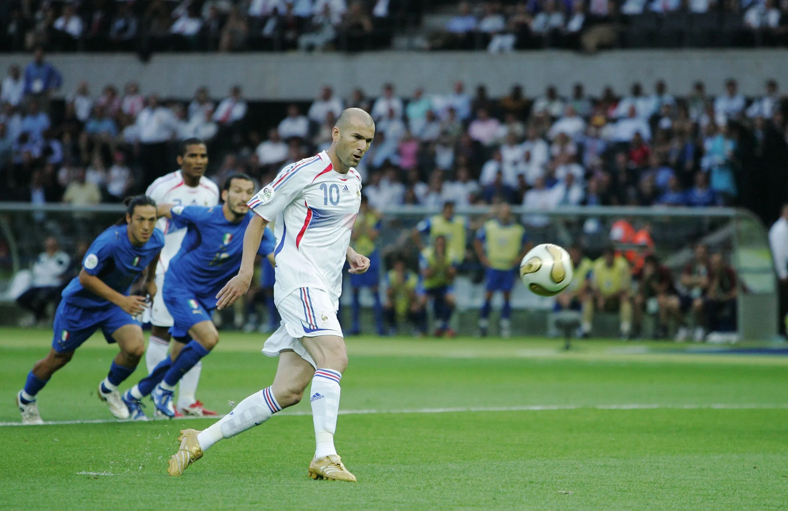 Zinedine Zidane dinks home his penalty in 2006